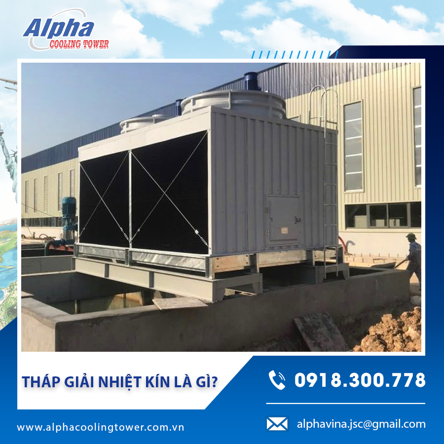 Hình ảnh tháp giải nhiệt kín hoạt động, cho thấy luồng khí và quá trình làm mát khép kín.