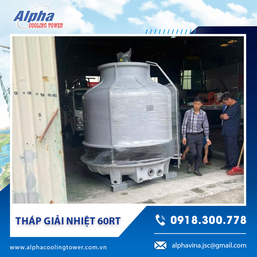 Nhân viên kiểm tra hệ thống làm mát tháp giải nhiệt 60RT.