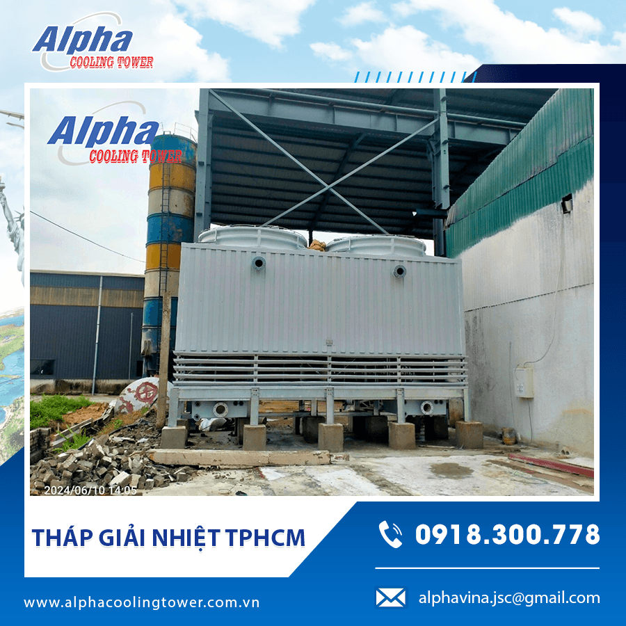 Hình ảnh tháp giải nhiệt tại nhà máy giúp kiểm soát nhiệt độ thiết bị hiệu quả.